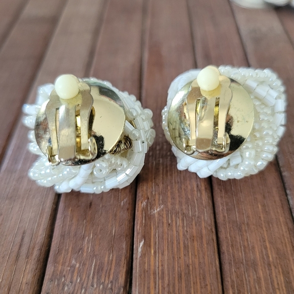 Elegant Cream Beaded Costume Earrings. - Picture 3 of 6